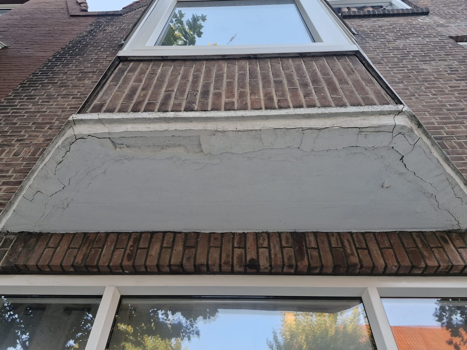 Betonherstel aan een erker, Voor