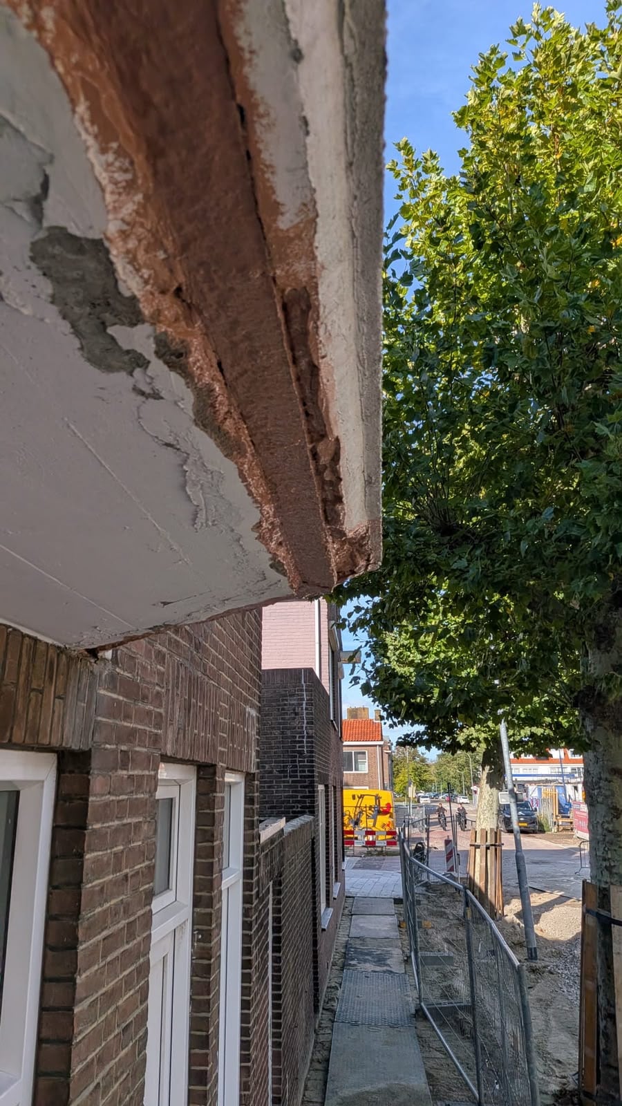 Betonherstel aan een erker, Voor