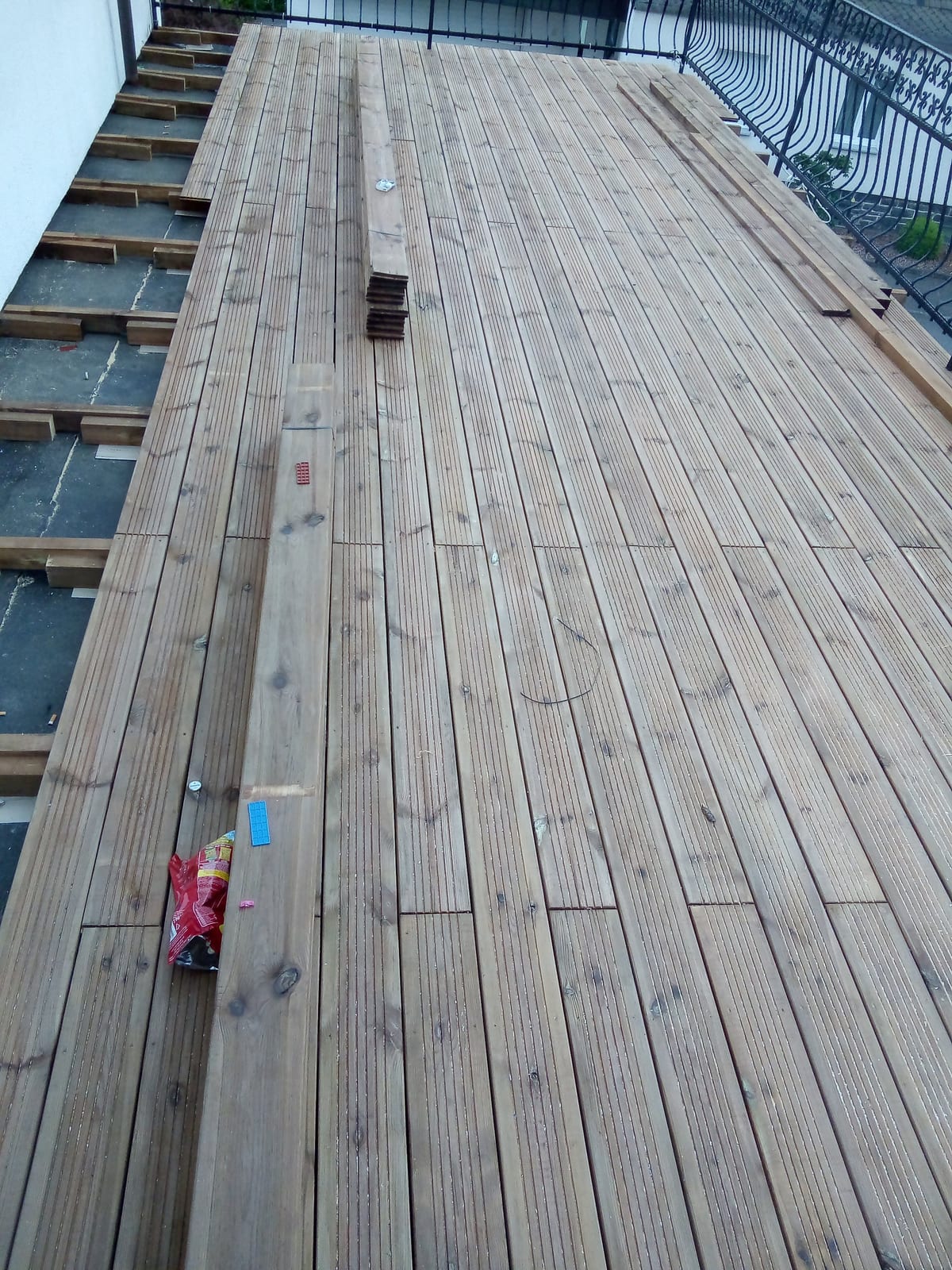 Houten vlonderterras op plat dak