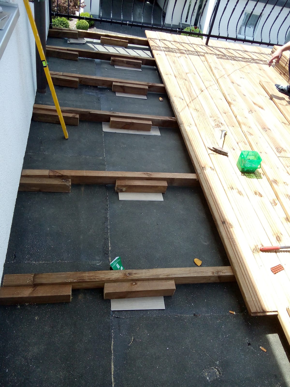 Houten vlonderterras op plat dak, Voor