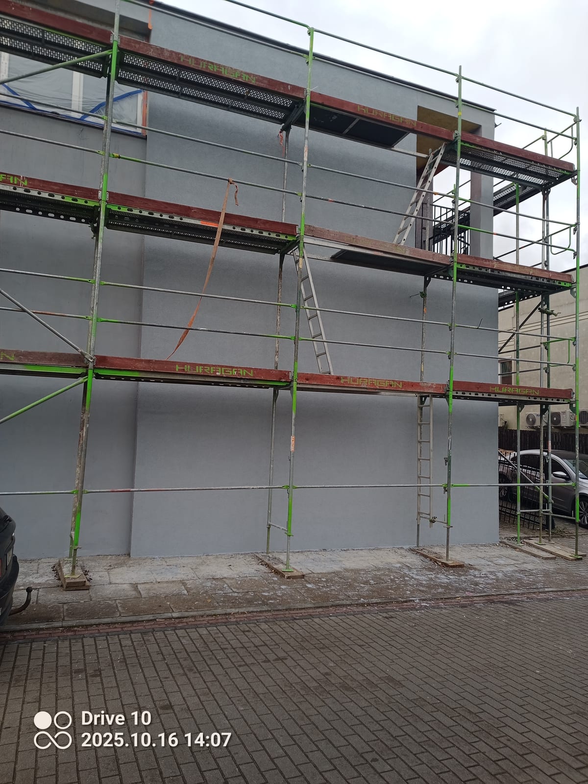 Gevelisolatie en sierpleister bedrijfspand