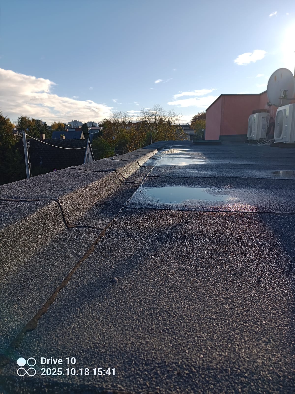 Plat dak vernieuwd met dakluik, Voor