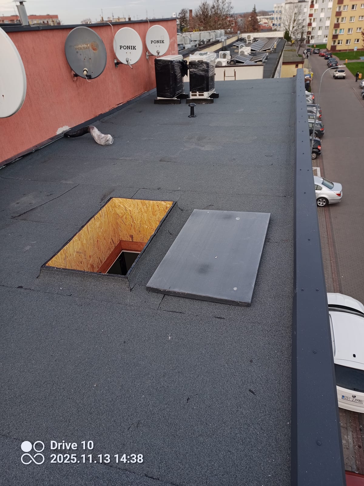 Plat dak vernieuwd met dakluik